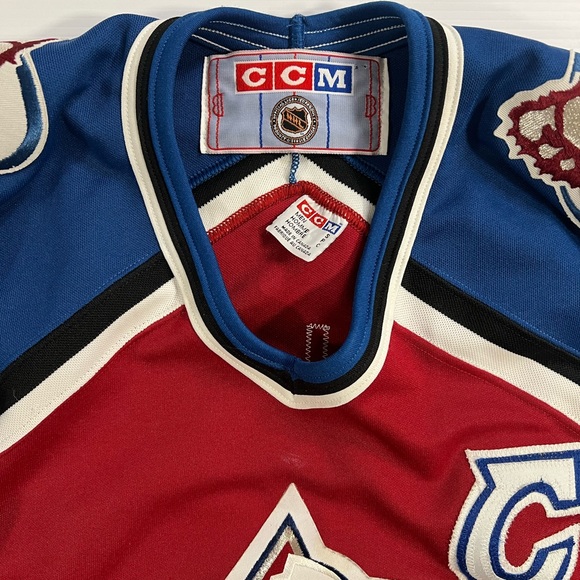 Colorado Avalance Joe Sakic CCM NHL Jersey - Picture 4 of 5
